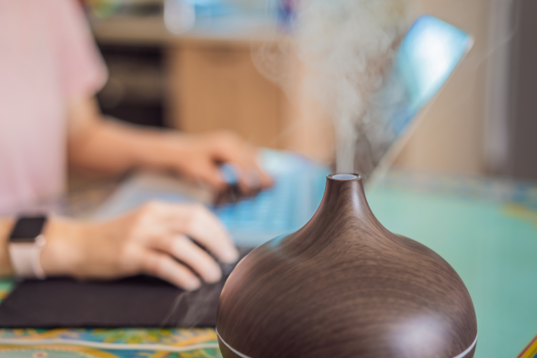 Gebruik de aromadiffuser ook voor meer concentratie met Pepermunt olie of Eucalyptus olie tijdens het werk